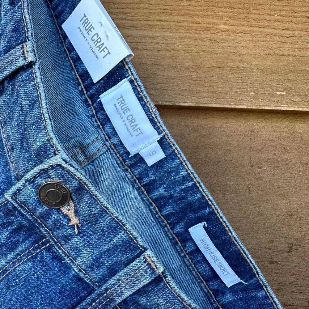 True Craft High Rise Distressed Destroyed Denim NWT Jean Shorts Size 9 - Picture 5 of 10